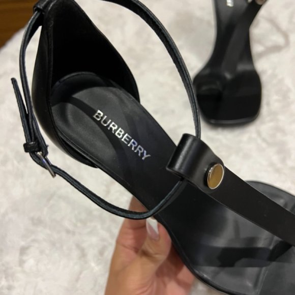 BURBERRY HEEL SIZE 40 BRAND NEW NEVER WORN - Picture 4 of 6